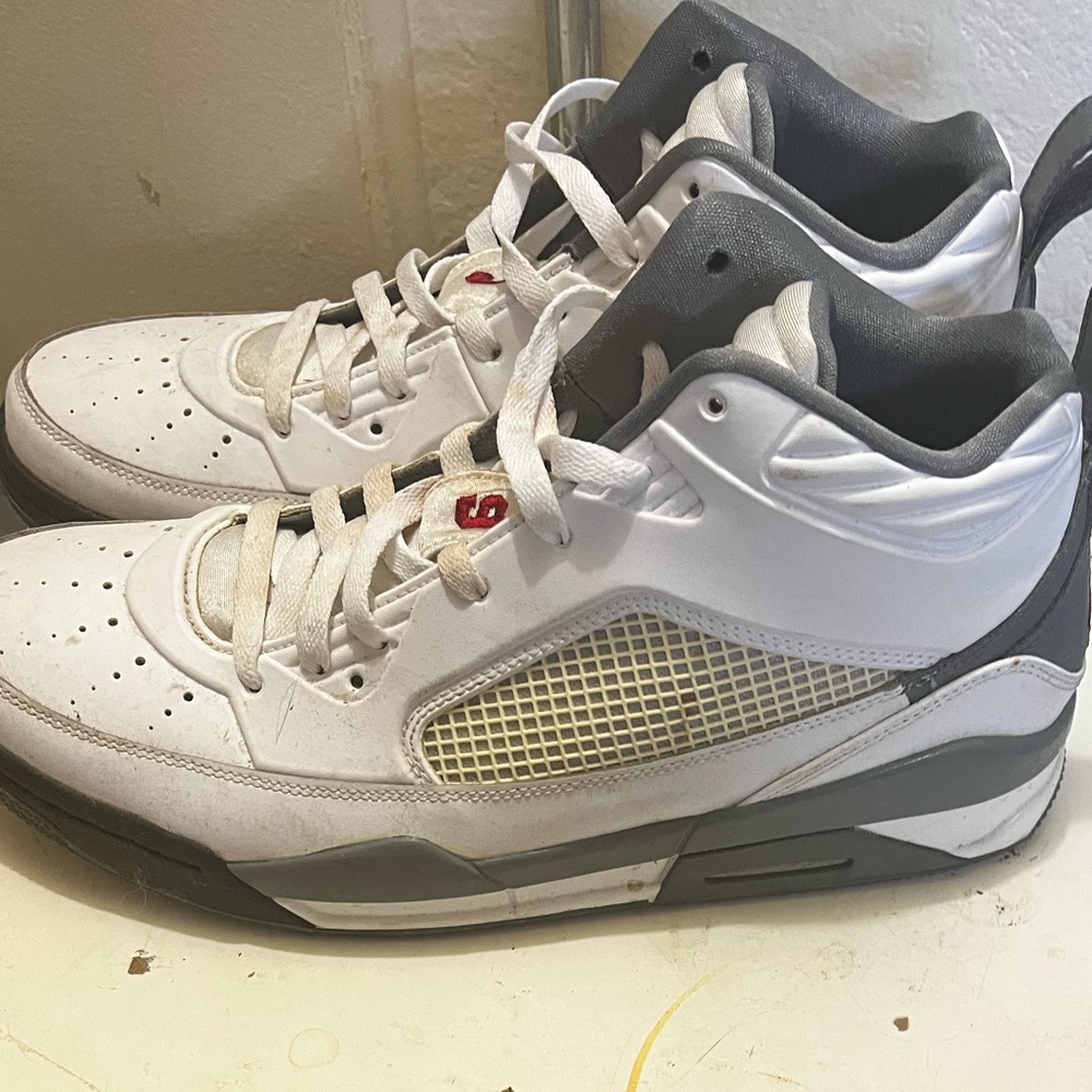 Jordan flight 9 shows size 12